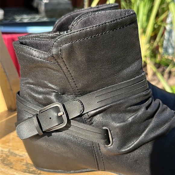 Bare Traps Woman’s Mid Wedge Hidden Heel Zip Up Pixie Ankle Booties Size 10 - Picture 5 of 15